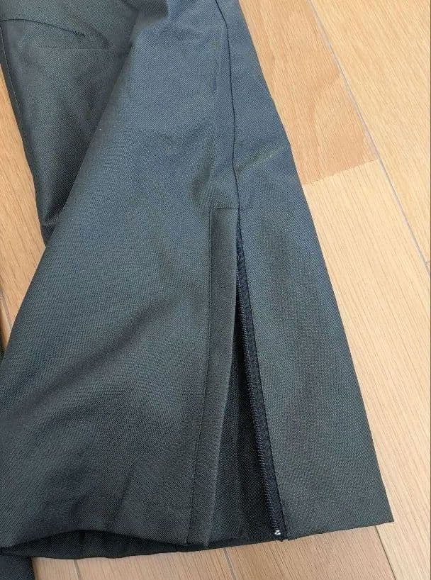 スノーボードウェアセット（黒ジャケット・カーキパンツ）