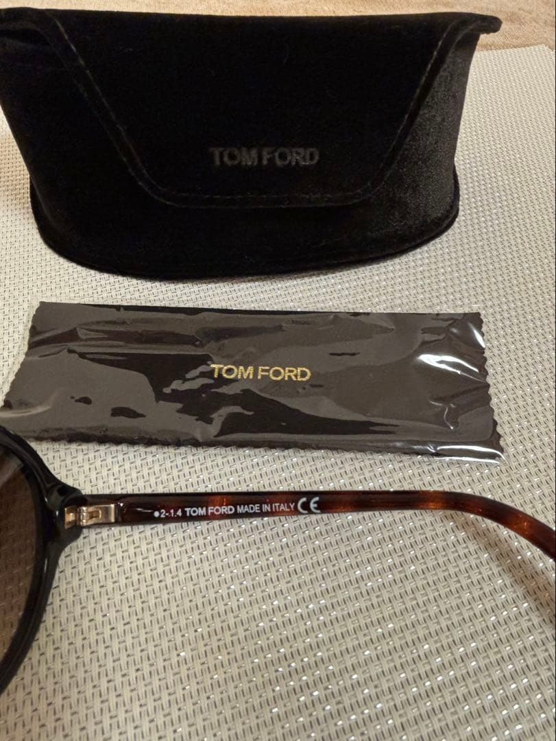 TOM FORD 茶色サングラス ケース付き