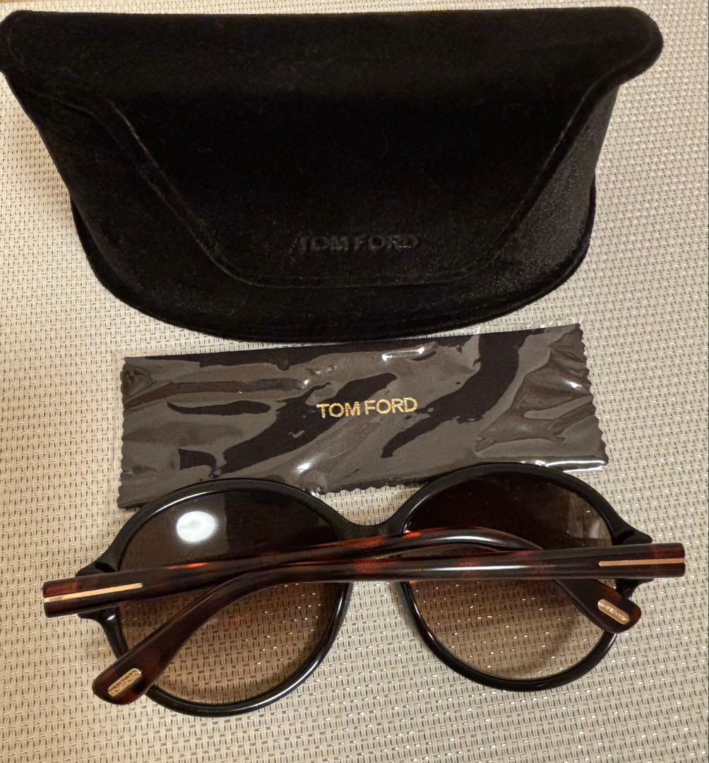 TOM FORD 茶色サングラス ケース付き