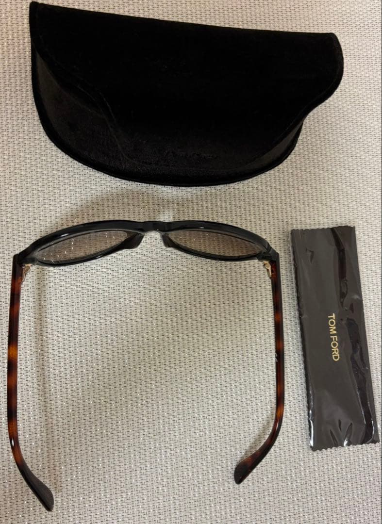 TOM FORD 茶色サングラス ケース付き