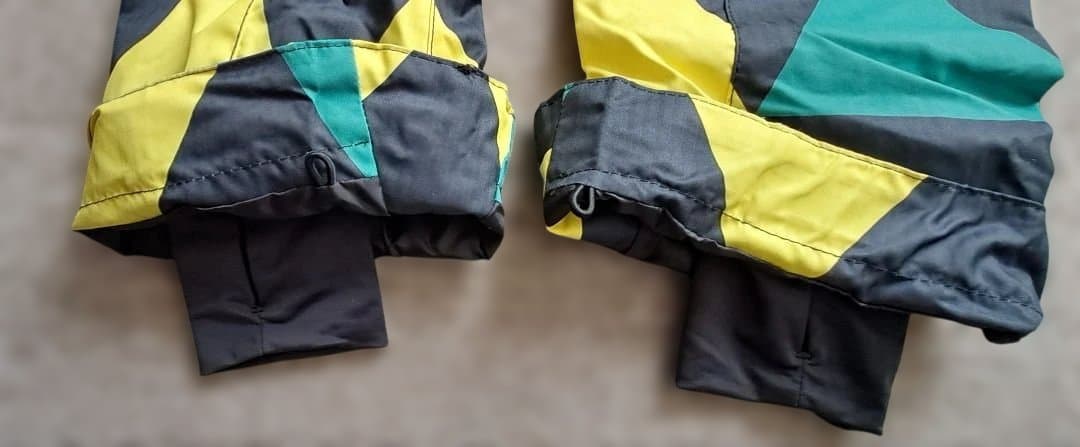 美品❗Quiksilver スノーボードウェア 三角形パターン　メンズ　S