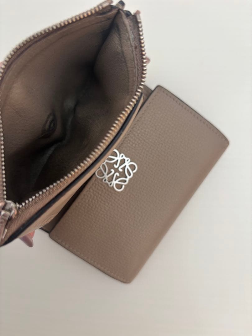 LOEWE レザー 三つ折り財布　サンド