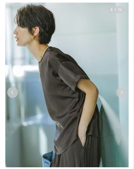 新品未使用タグ付き☆ミラ オーウェン　ロールアップTシャツサテントップス