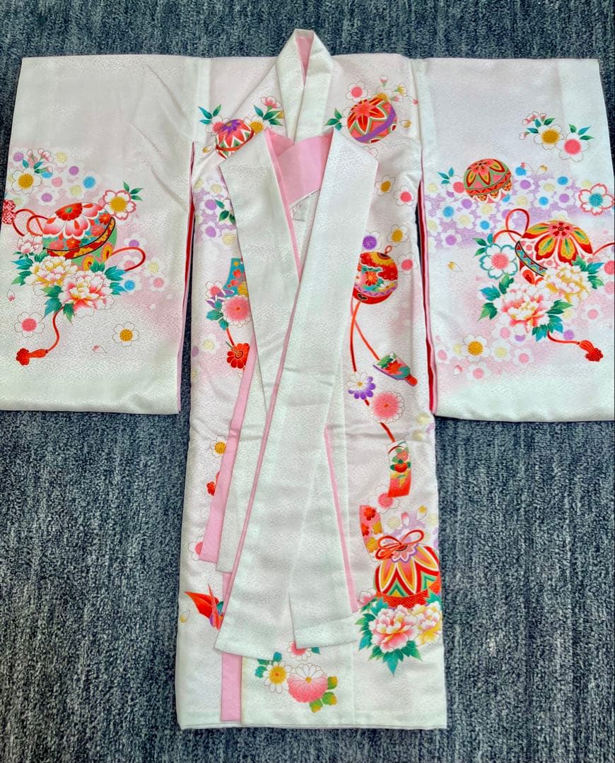 女の子　お宮参り　産着　晴れ着　着物　白　ピンク　花籠　手毬
