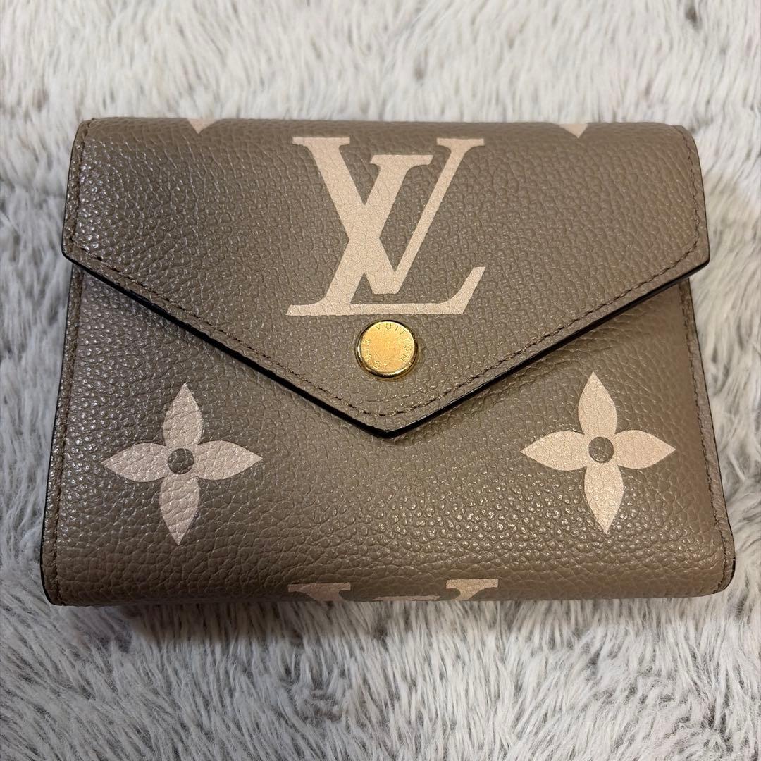 VUITTON財布
