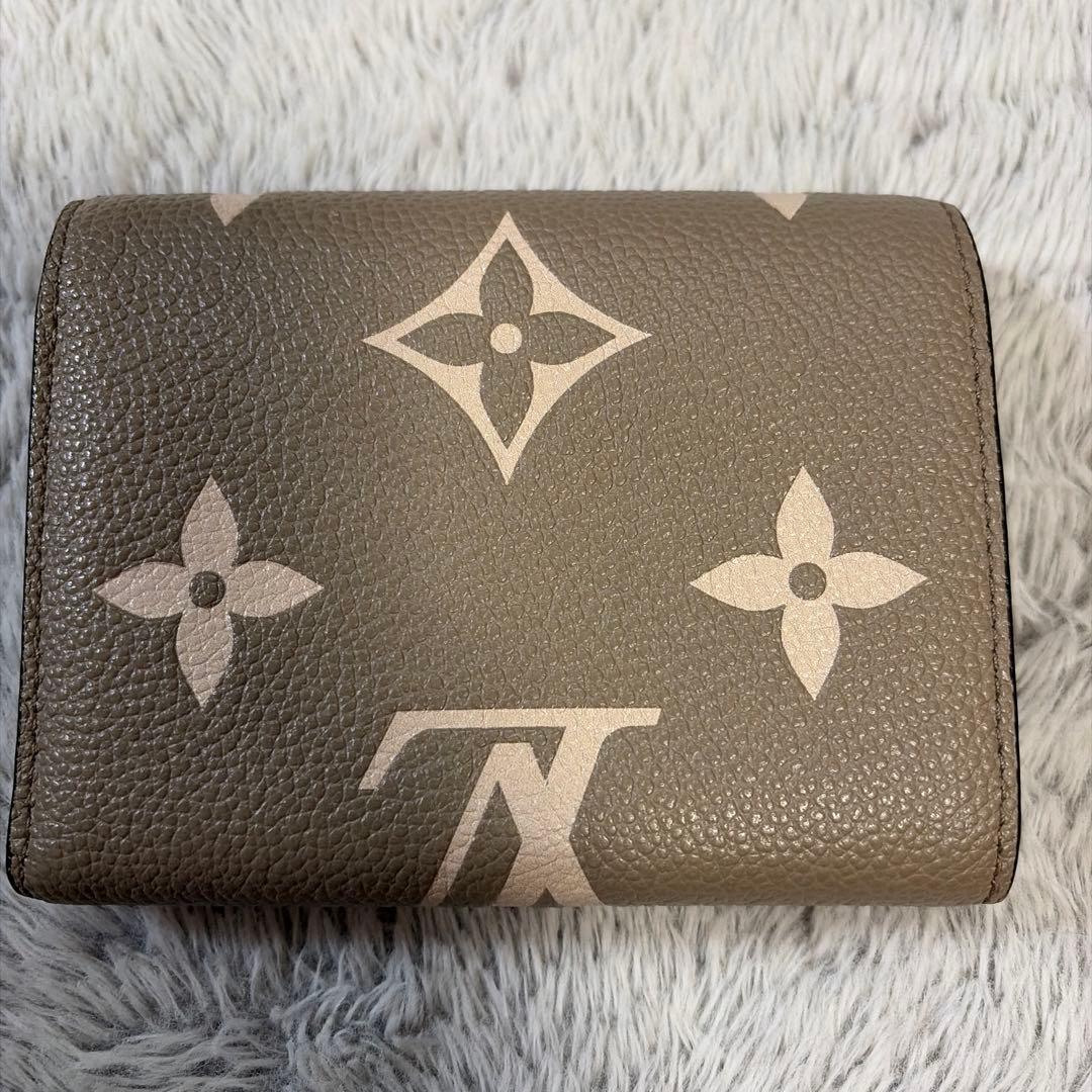 VUITTON財布