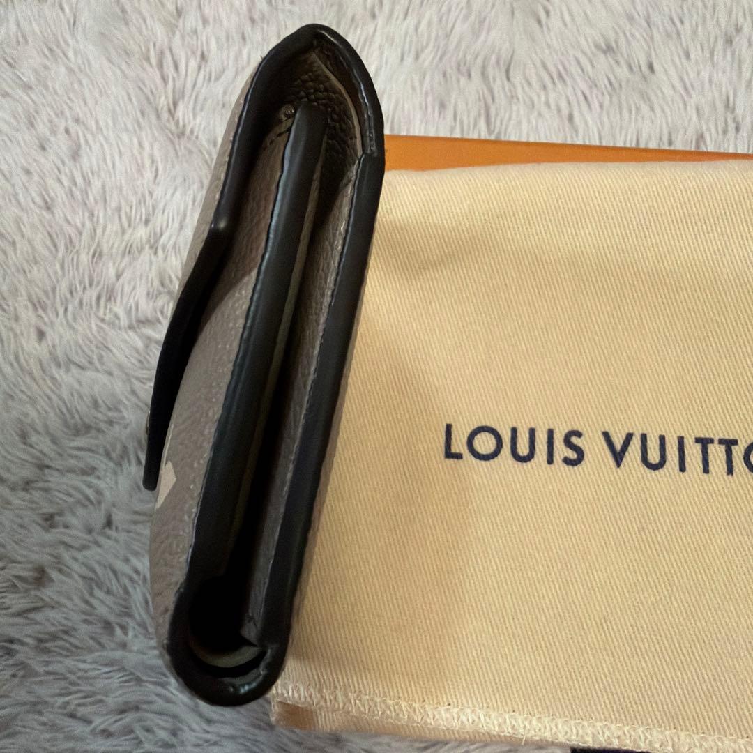 VUITTON財布
