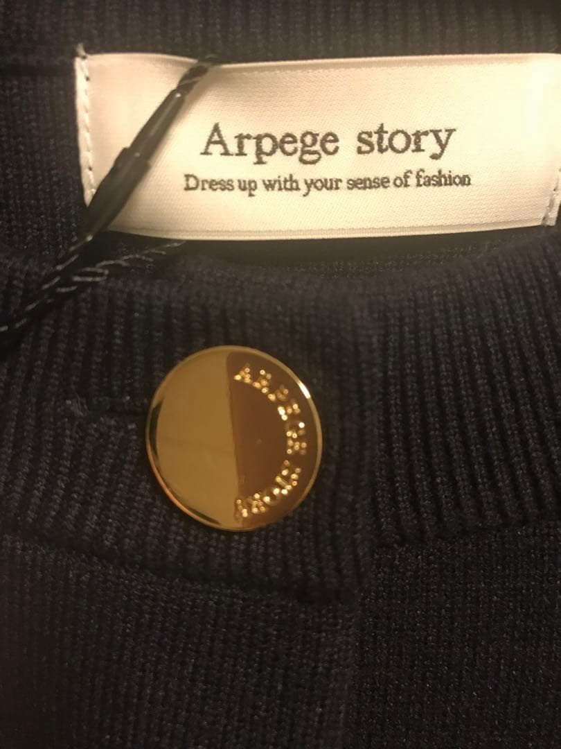新品未使用完売品 Arpege story 袖口レース金ボタンニットジャケット紺