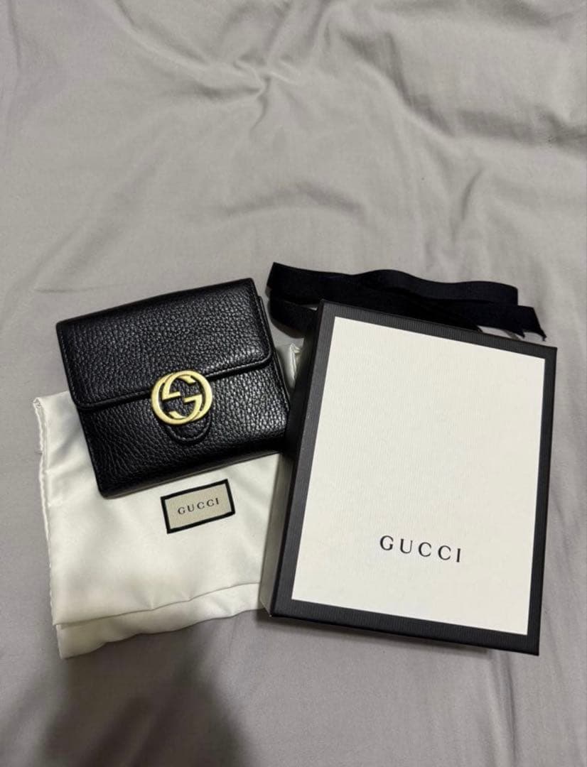 GUCCI ブラックレザー 二つ折り財布
