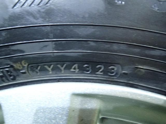 B1053【送料無料】スタッドレスタイヤ 215/65R16 4本セット