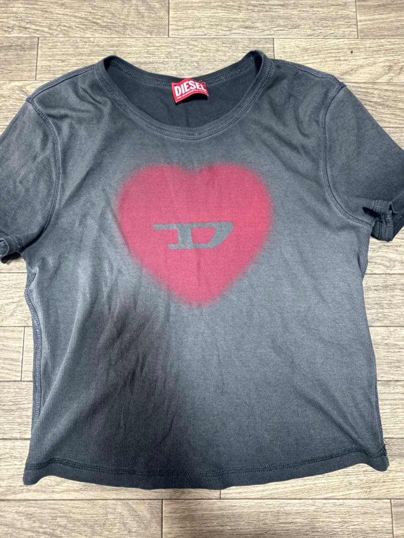 DIESEL グレー ハートプリント 半袖Tシャツ