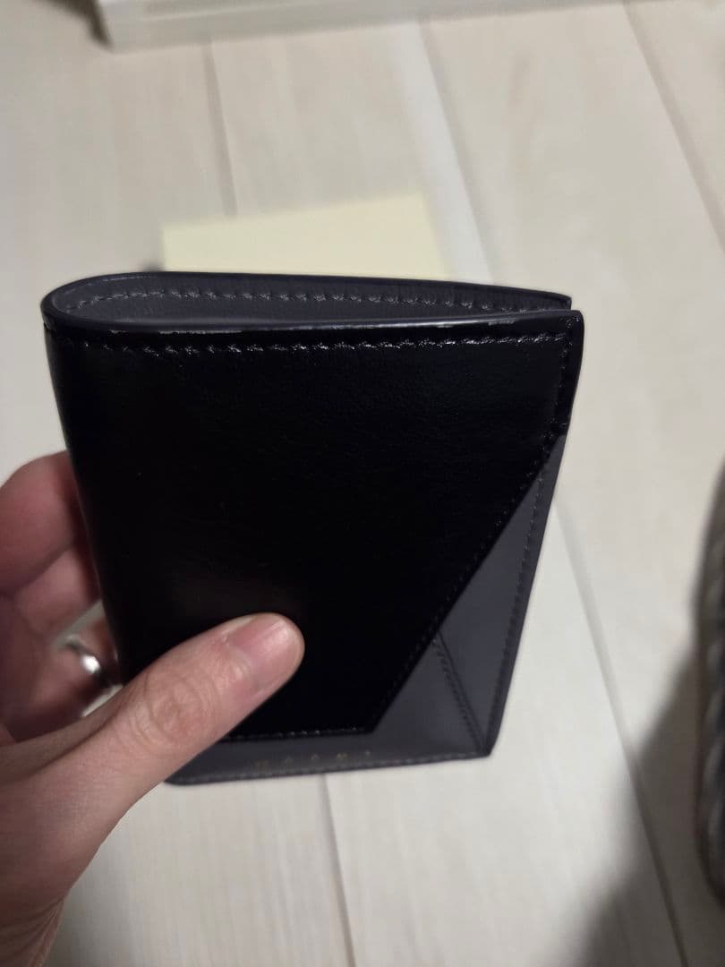 MARNI 二つ折り財布 黒 グレー