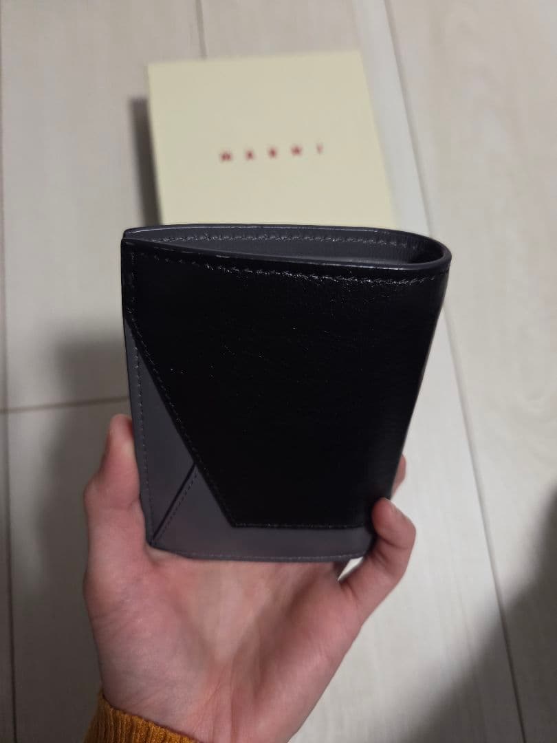 MARNI 二つ折り財布 黒 グレー