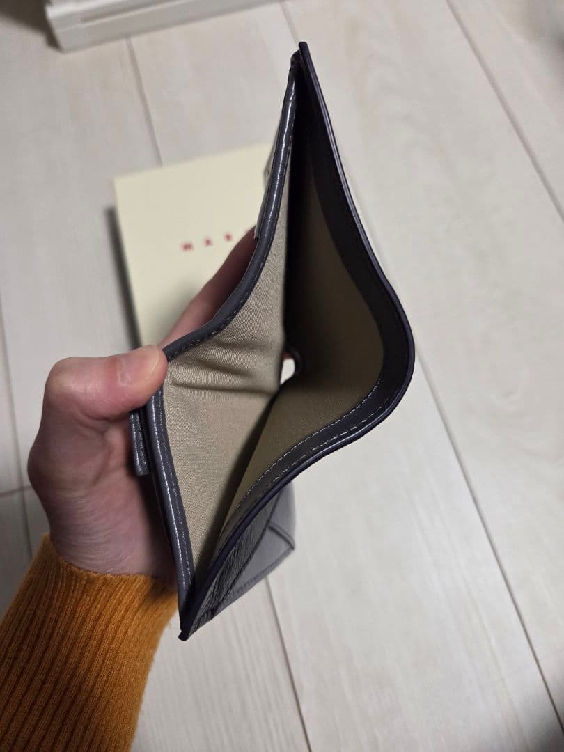 MARNI 二つ折り財布 黒 グレー