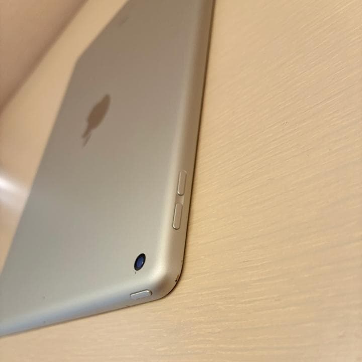 Apple iPad (第9世代) 64GB シルバー WiFiモデル 本体