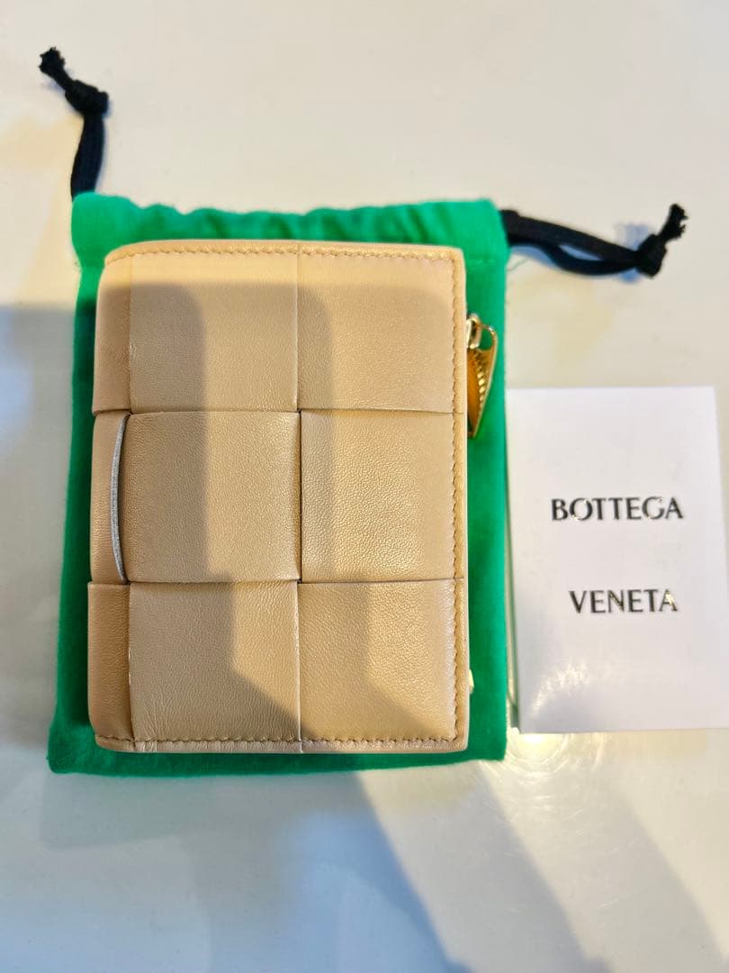 BOTTEGA VENETA ボッテガヴェネタ カセット ベージュ 二つ折り財布