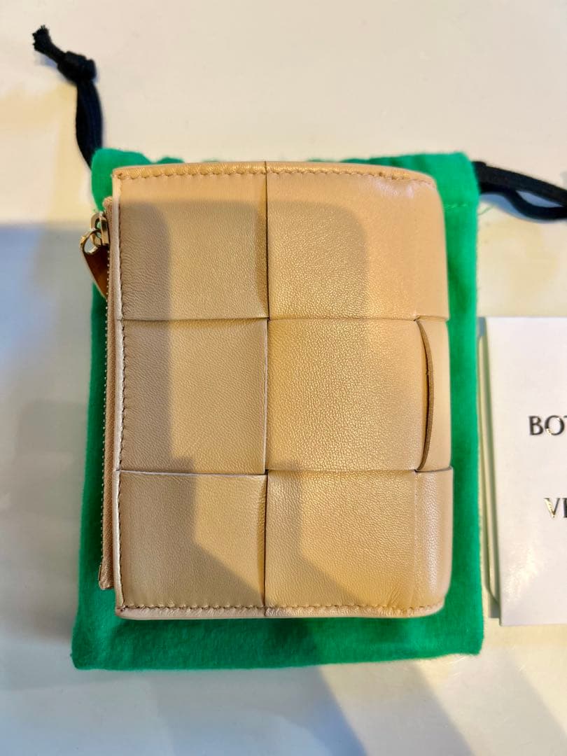 BOTTEGA VENETA ボッテガヴェネタ カセット ベージュ 二つ折り財布
