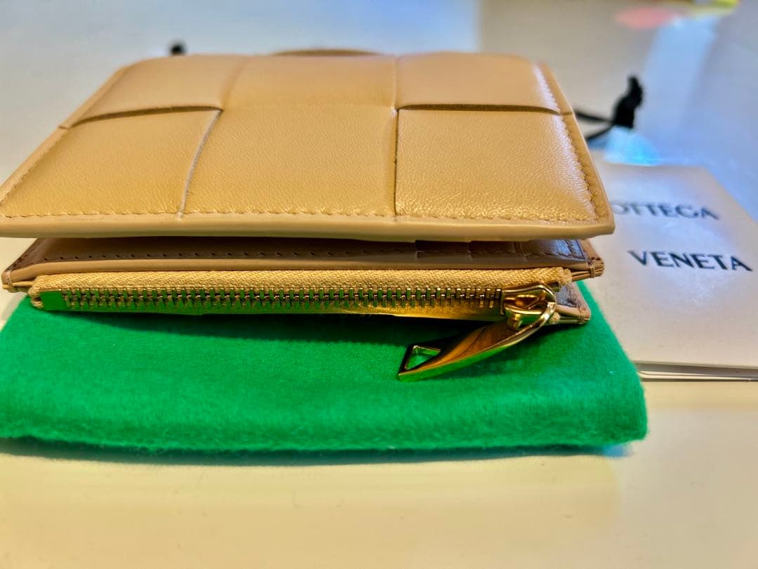 BOTTEGA VENETA ボッテガヴェネタ カセット ベージュ 二つ折り財布