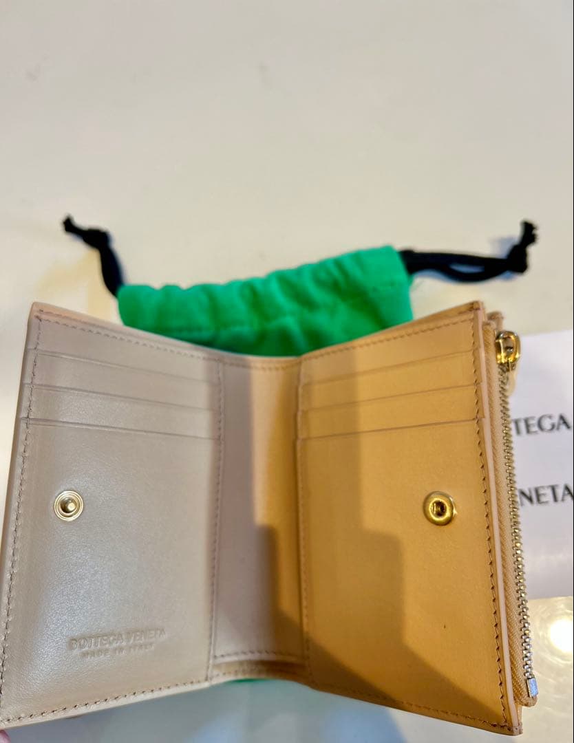 BOTTEGA VENETA ボッテガヴェネタ カセット ベージュ 二つ折り財布