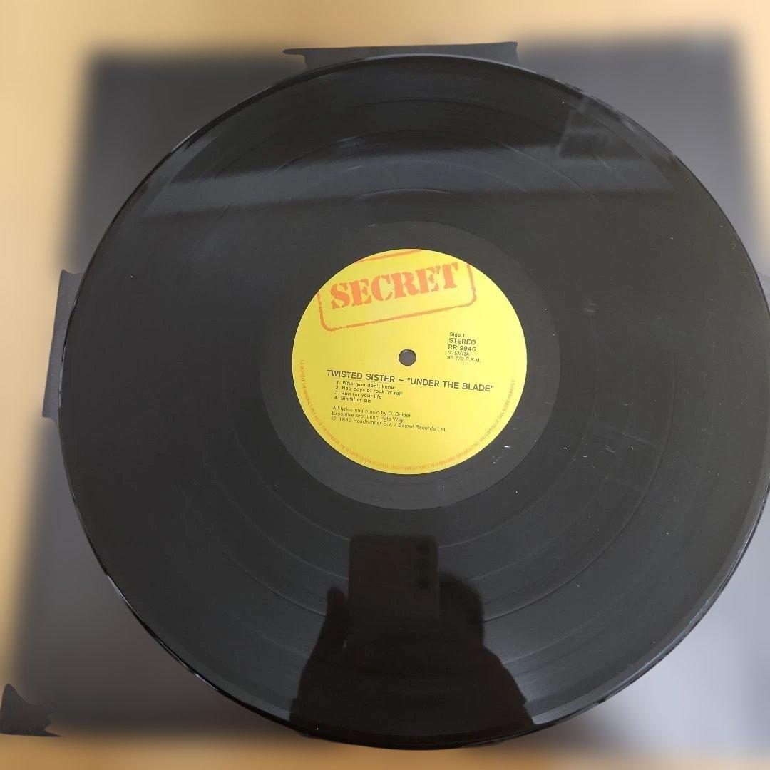 ツイステッド シスターアンダーザブレード レコード