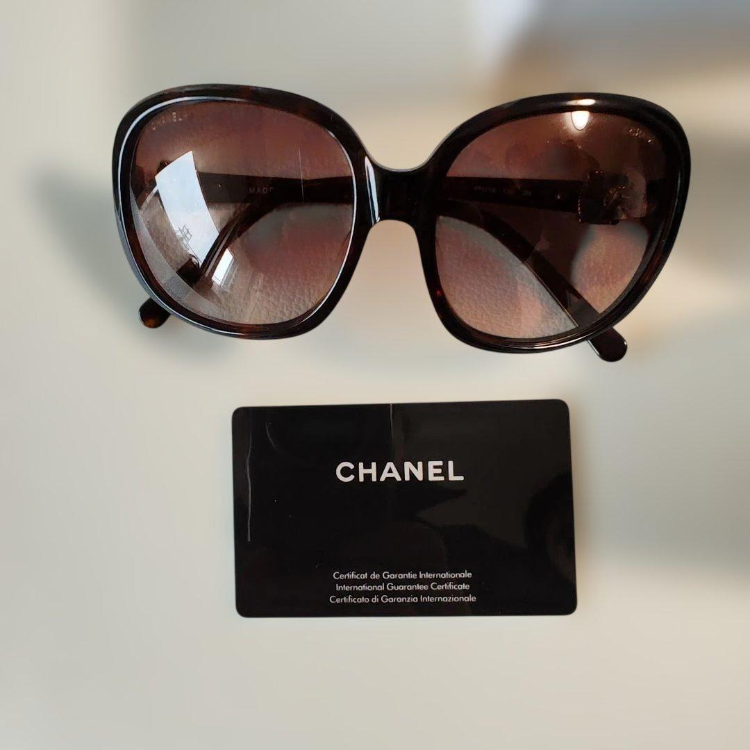 Chanel ブラウン スクエア サングラス ケース付き