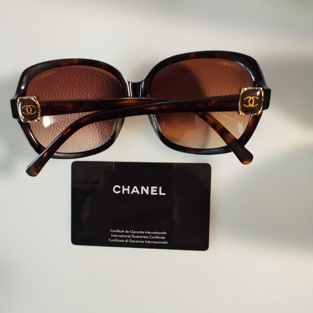 Chanel ブラウン スクエア サングラス ケース付き
