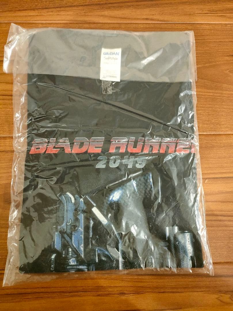 【新品・未開封】ブレードランナー 2049 公式Tシャツ 銃 ブラスター