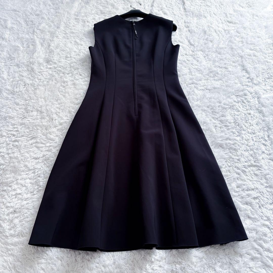 新品✨フォクシーニューヨーク　ツインベル　マリン　Vネック　38 ノースリーブ