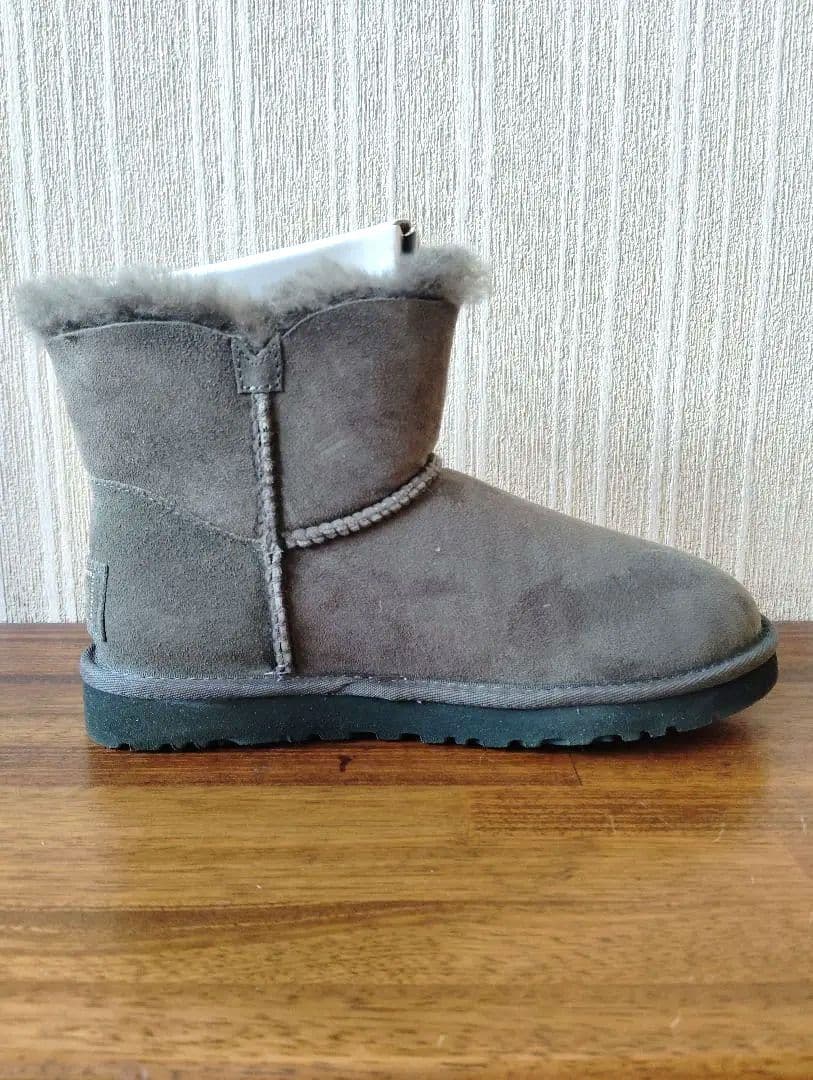UGG　ブーツ　新品　アグ　BAILEY　BUTTON　BLING　23cm