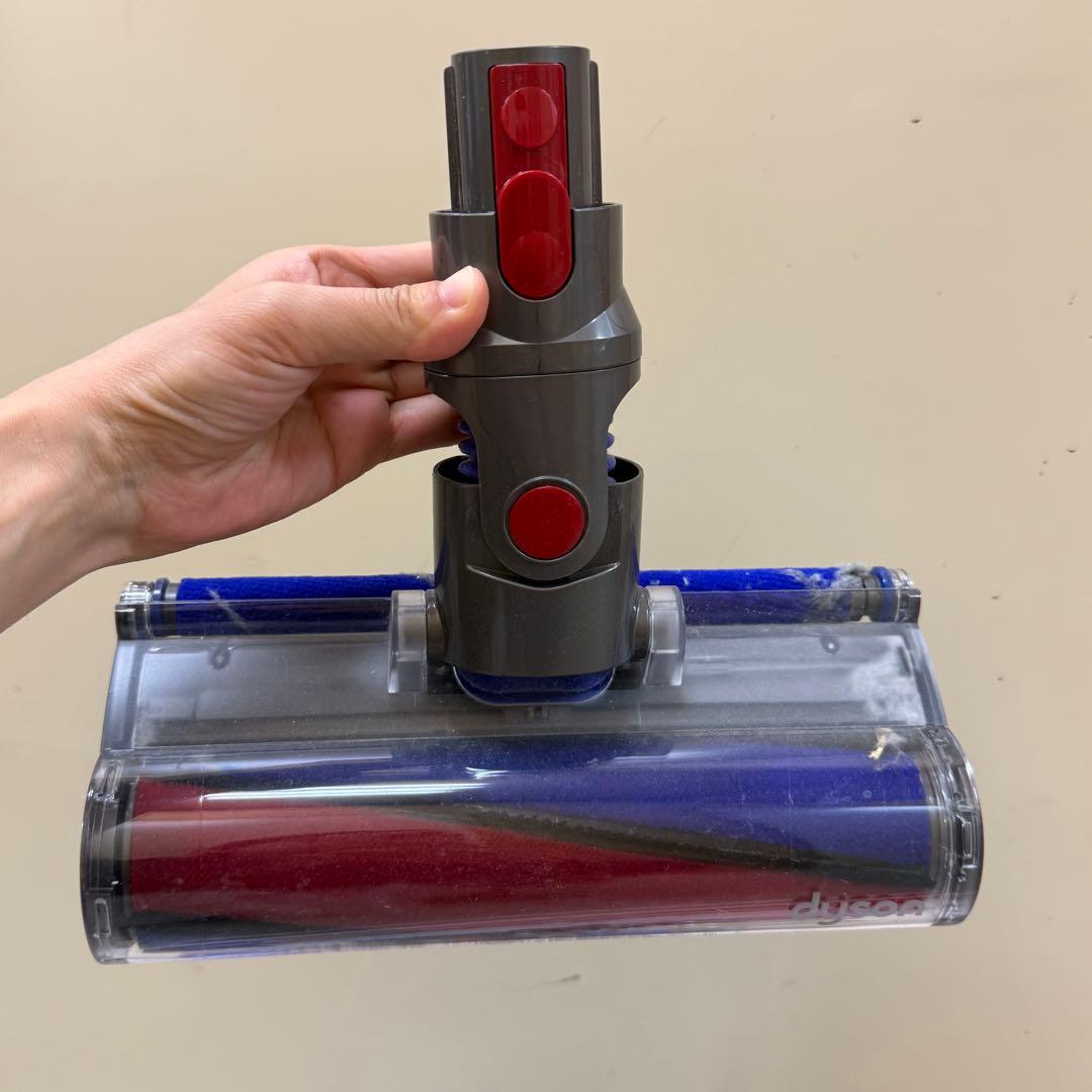 dyson v8 fluffy 本体 充電器・ノズル付き