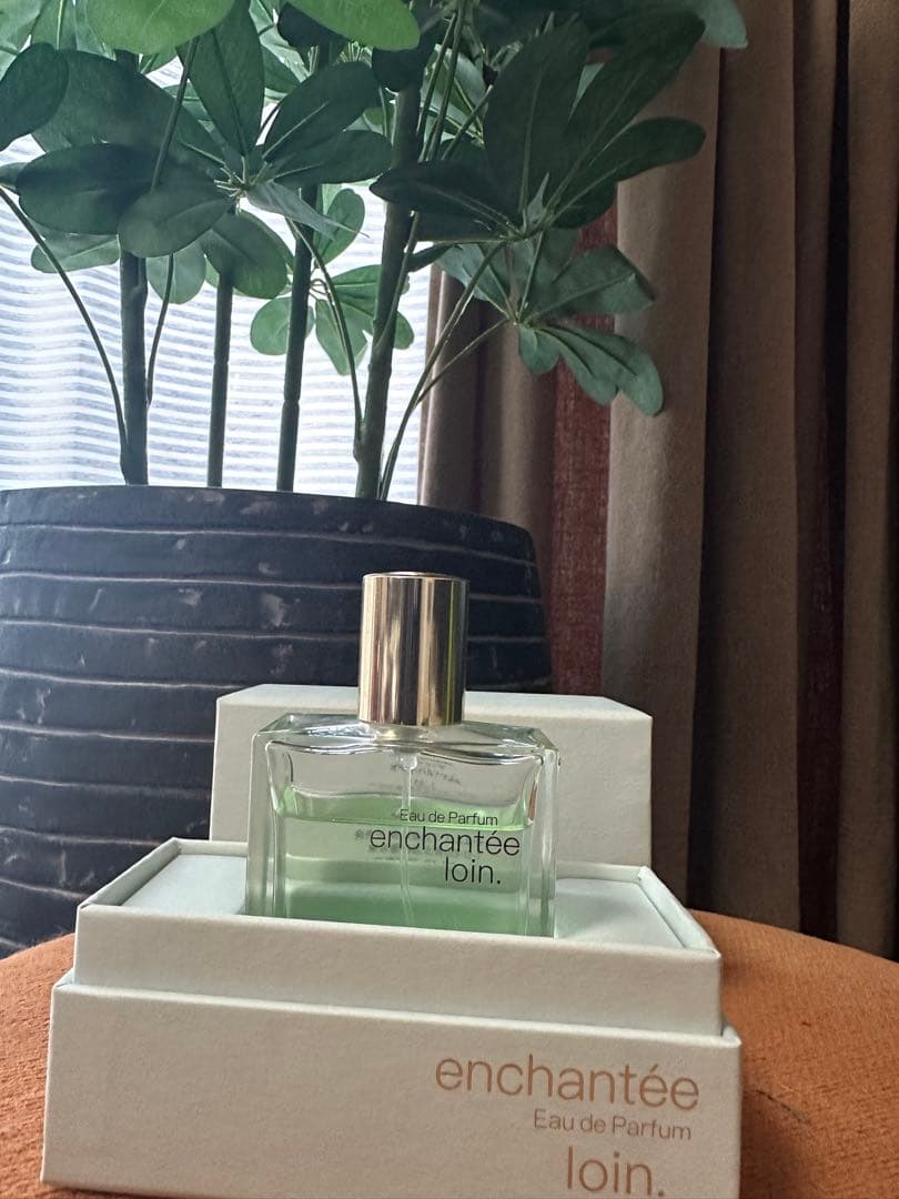 enchantée Eau de Parfum loin. グリーン