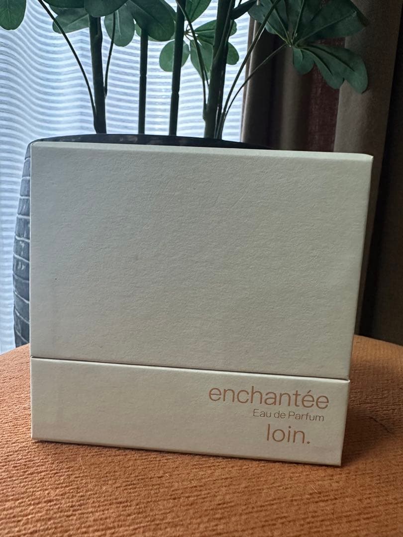 enchantée Eau de Parfum loin. グリーン