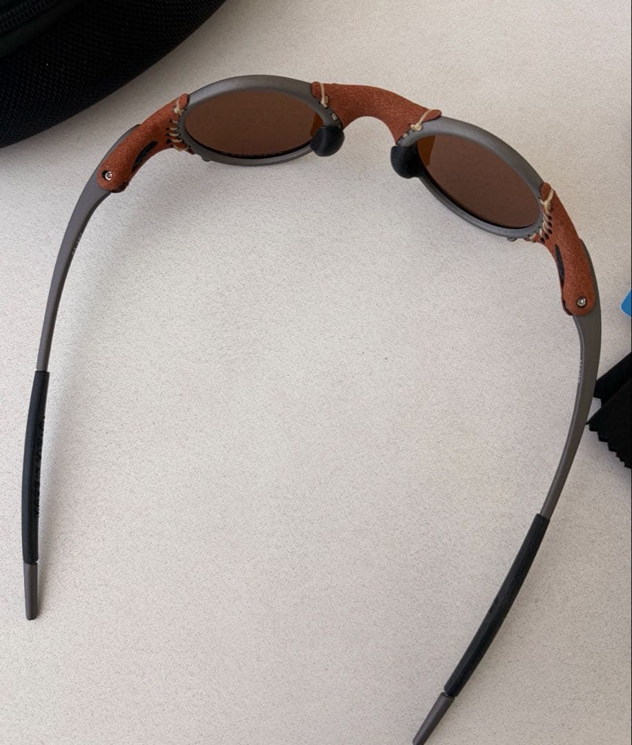 スポーツサングラス　メタル　新品　偏光レンズ