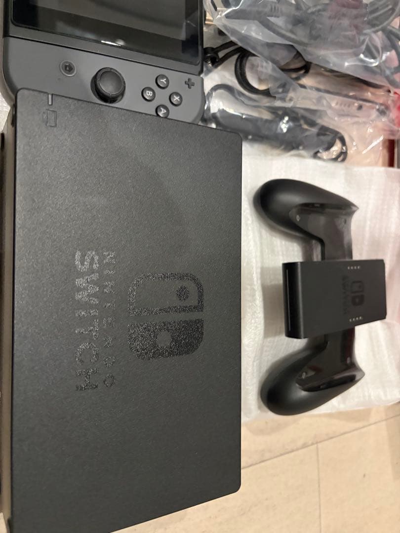 【美品】任天堂　Switch 本体　初期付属品完備　動作確認済　初期化済