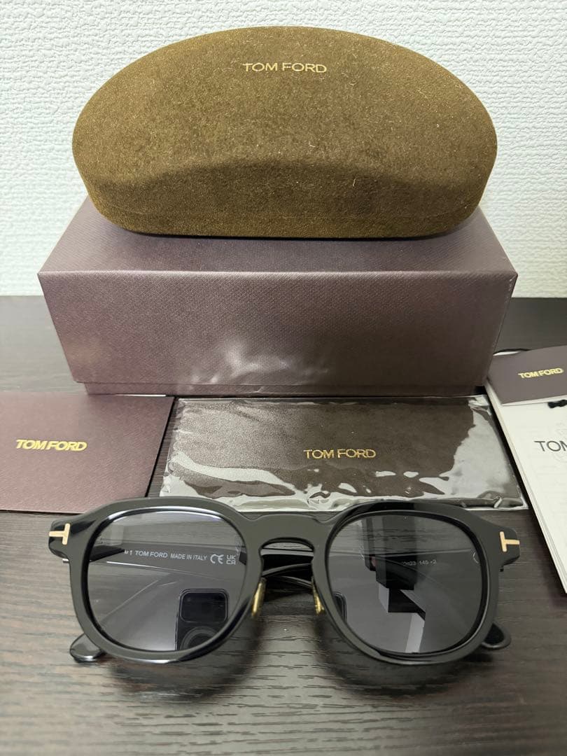 TOM FORD ブラック サングラス　FT1230-D/S 01A