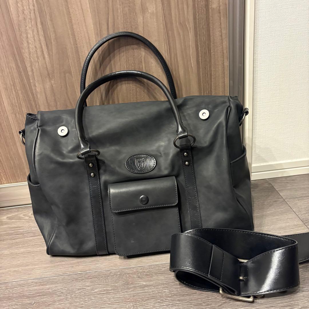 TINA：JOJUN ショルダー付きトラベルバッグ　ブラック