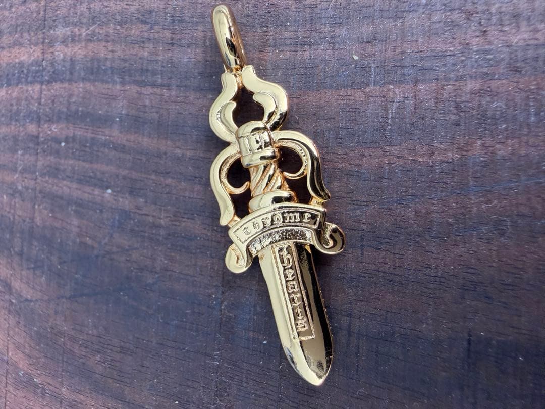 ༄龍༄様　限定 ダガーモチーフペンダント ゴールドカラー パヴェ風　22kカラー