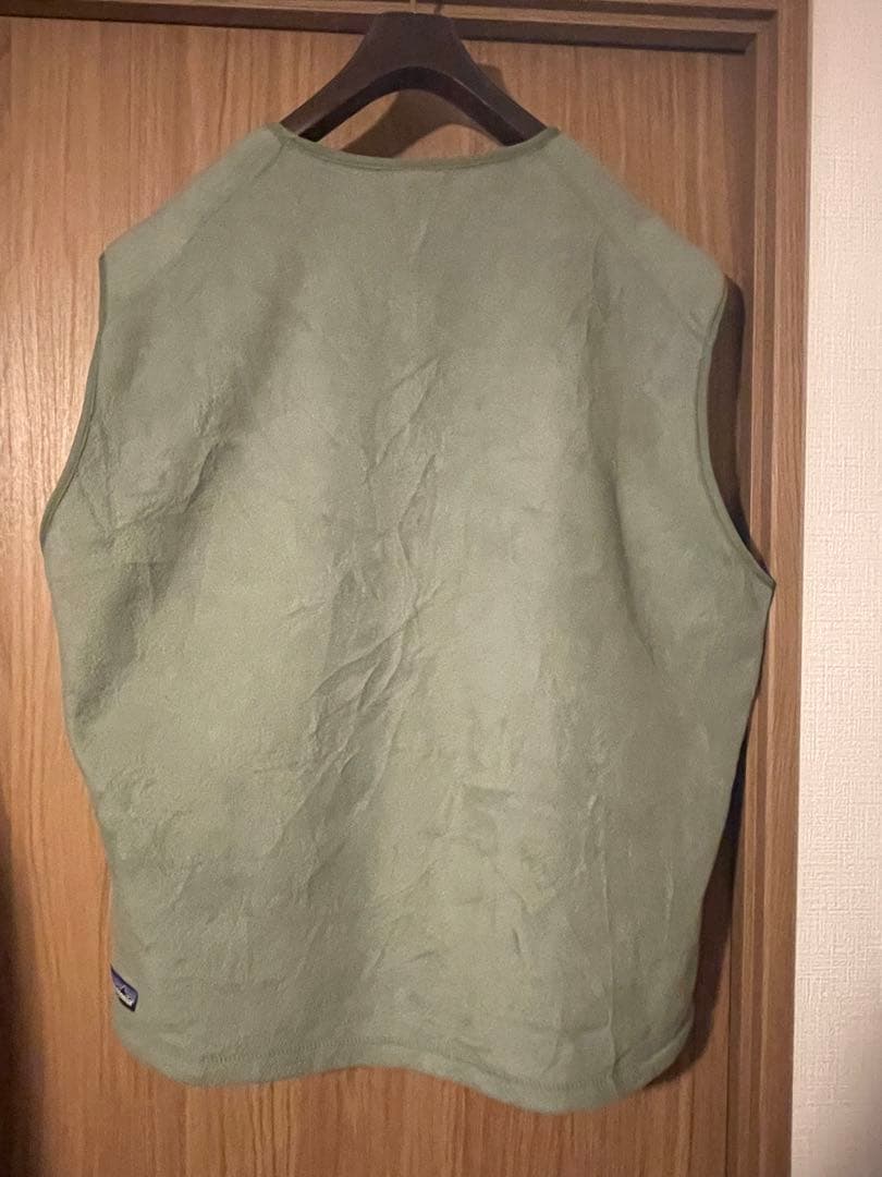 patagonia シンプルベスト　カーキ