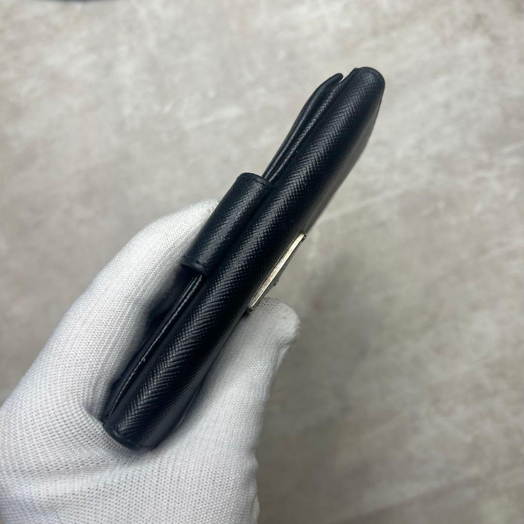 美品✨PRADA プラダ 折り財布 サフィアーノ トライアングル ロゴ 黒