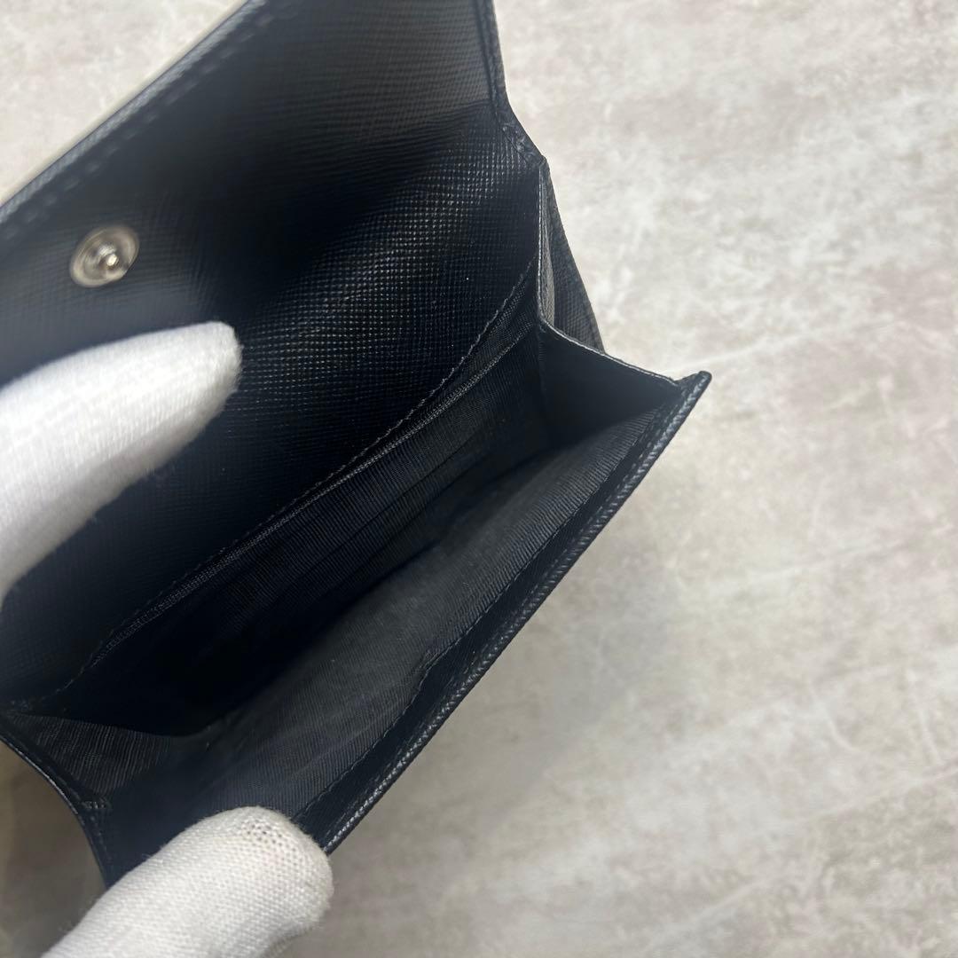 美品✨PRADA プラダ 折り財布 サフィアーノ トライアングル ロゴ 黒