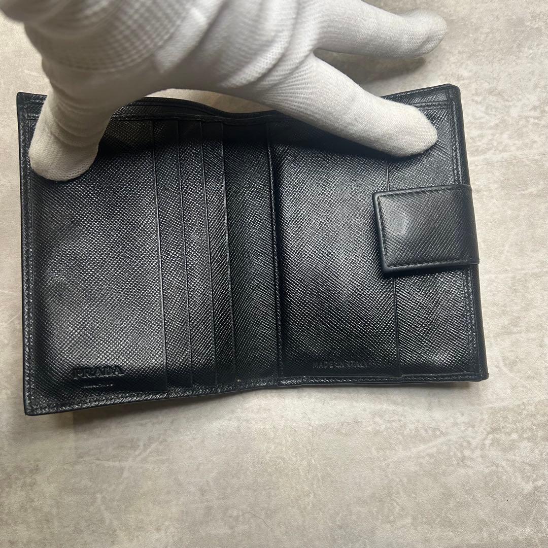美品✨PRADA プラダ 折り財布 サフィアーノ トライアングル ロゴ 黒