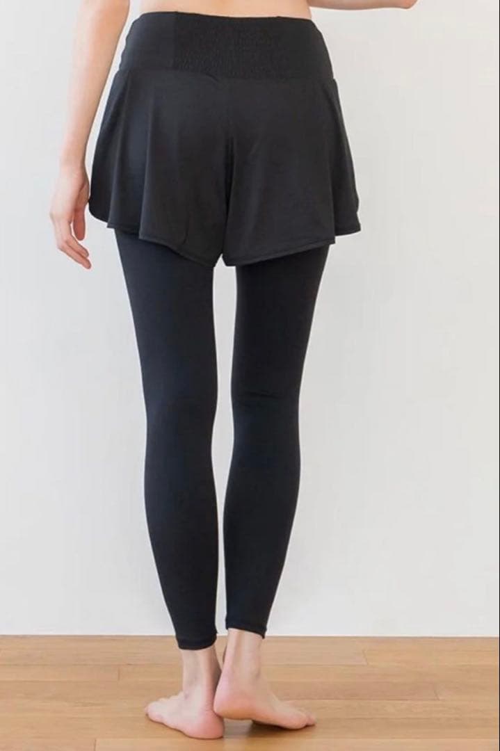 ⭐︎Mブラック完売⭐︎【新品】【SUKALA】ショートパンツ付きレギンス
