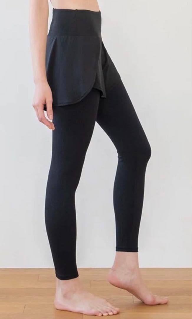 ⭐︎Mブラック完売⭐︎【新品】【SUKALA】ショートパンツ付きレギンス
