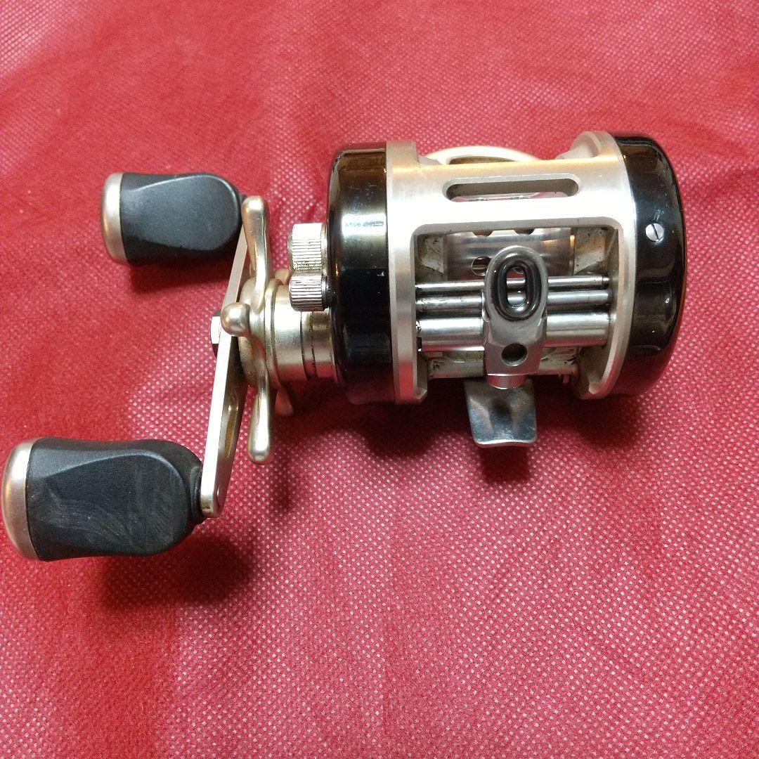 RYOBI　バリウス　F200 ベイトリール バス釣