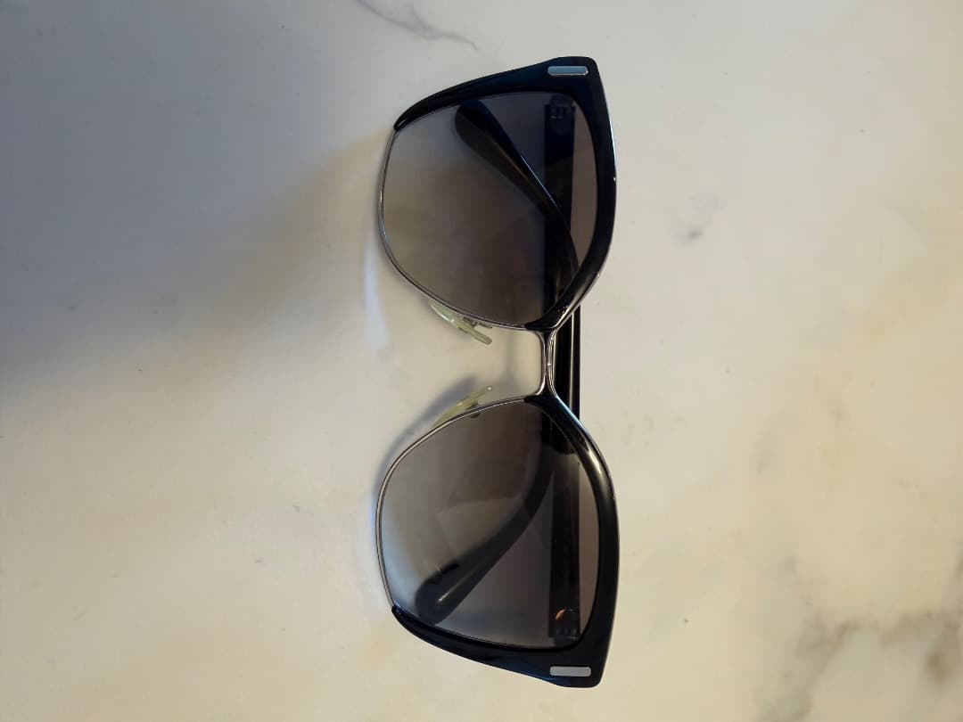 PRADA キャットアイサングラス ブラック