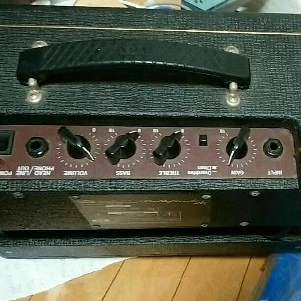 アンプ　売り切ります。エレキギター付き