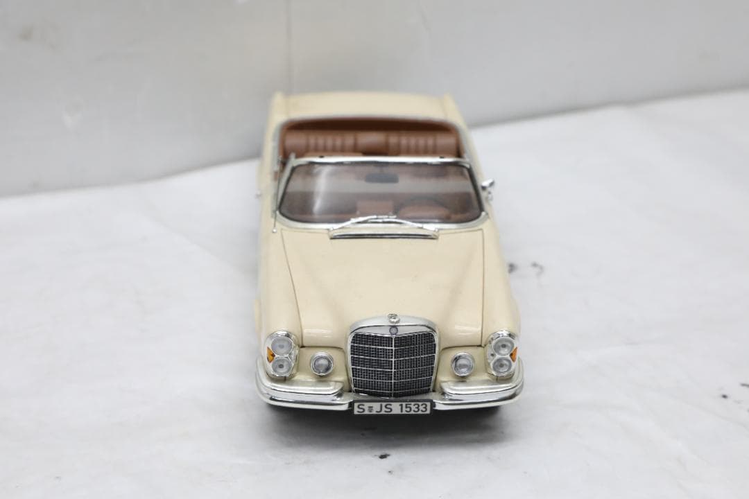 セ*カ様 メルセデス・ベンツ W111 280SE カブリオレ　ミニカー　　　#