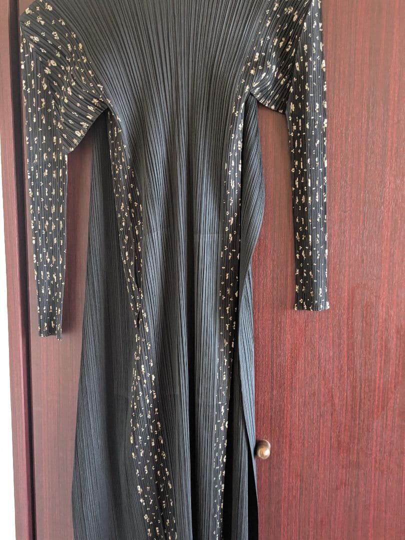 イッセイミヤケ PLEATS PLEASE ロングコート　ガーディガン 黒に模様