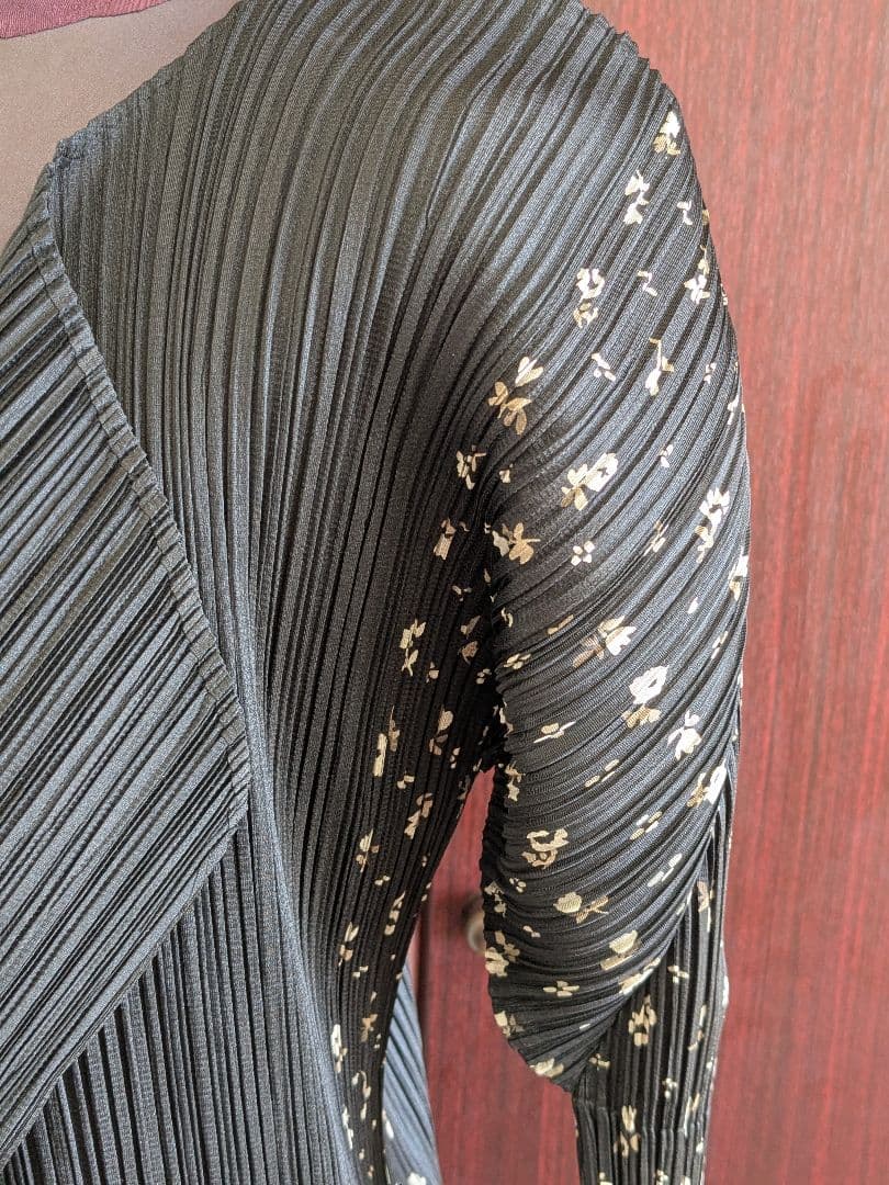 イッセイミヤケ PLEATS PLEASE ロングコート　ガーディガン 黒に模様