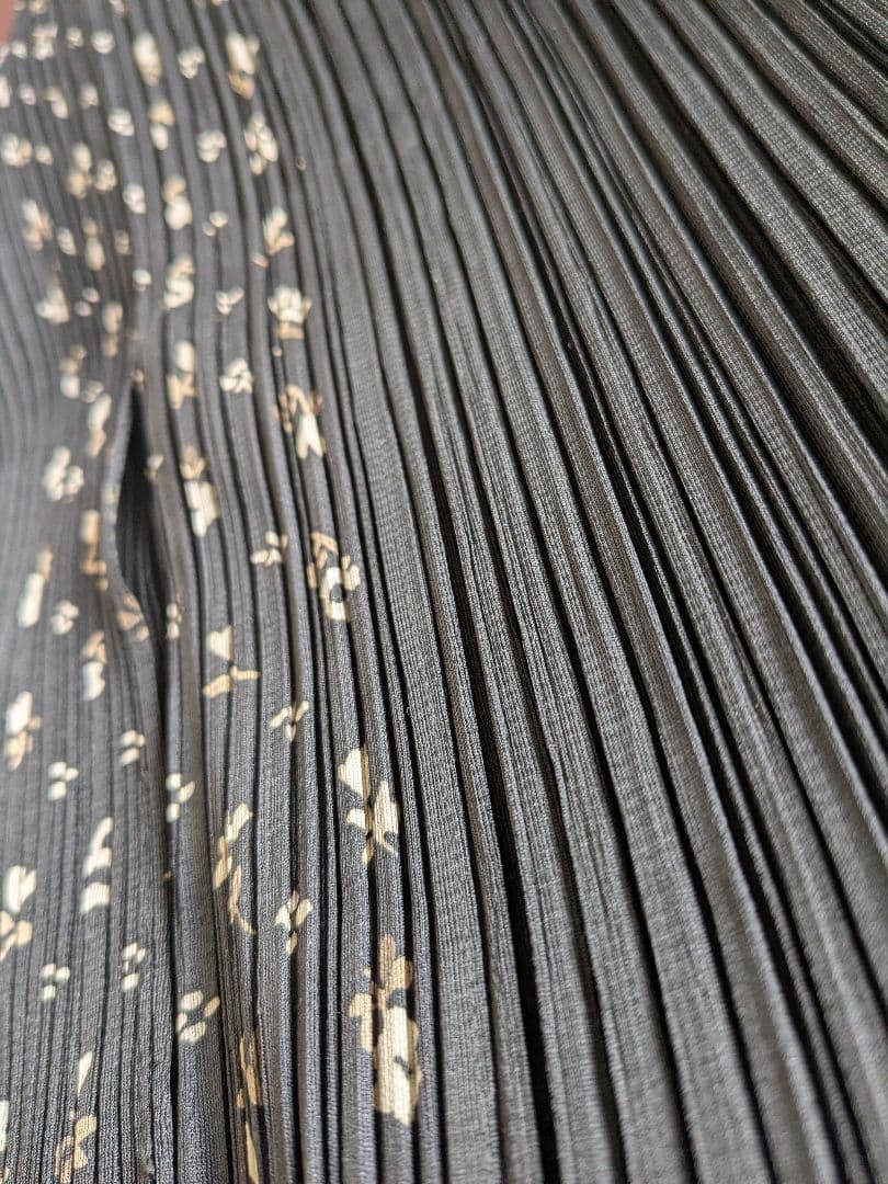 イッセイミヤケ PLEATS PLEASE ロングコート　ガーディガン 黒に模様